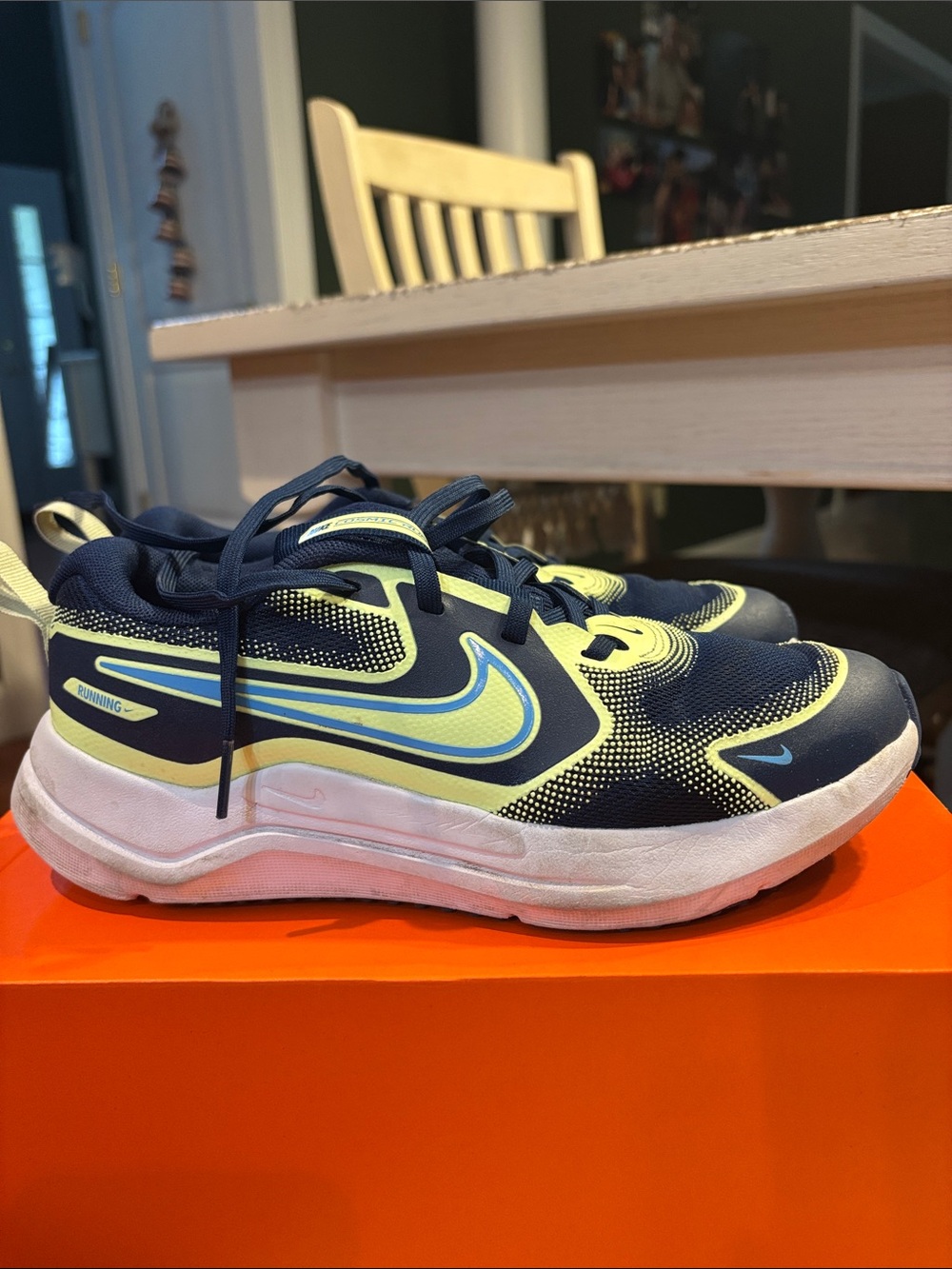 GUC Nike Cosmic Runner Sneakers Size 4.5Y - Picture 5 of 11